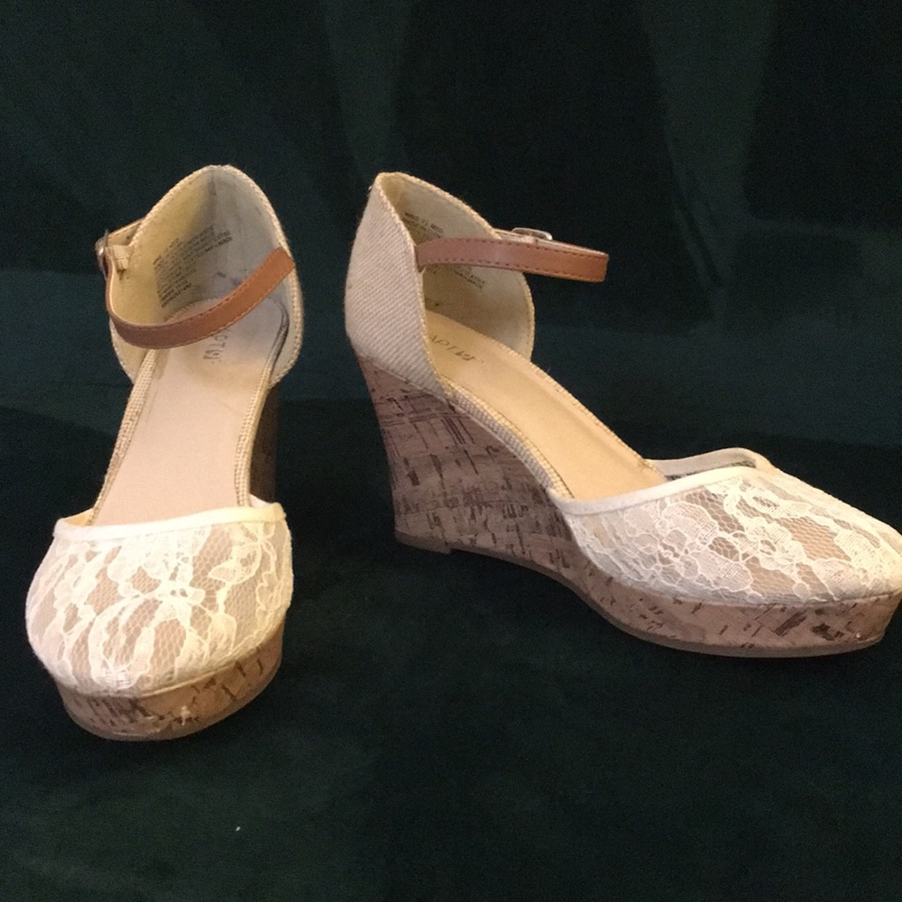 Apt. 9 Wedge heels